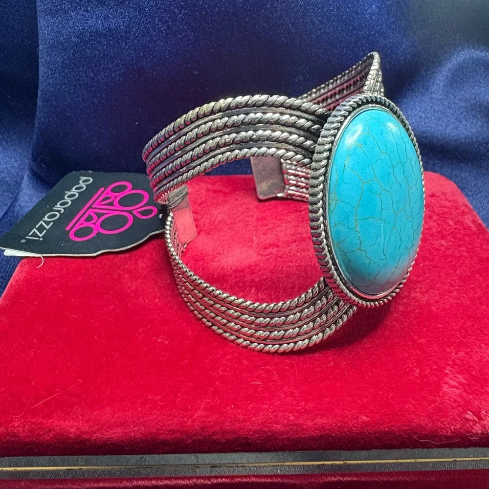 Bracelet Paparazzi Bold Blue Faux Turquoise and Silver Cuff